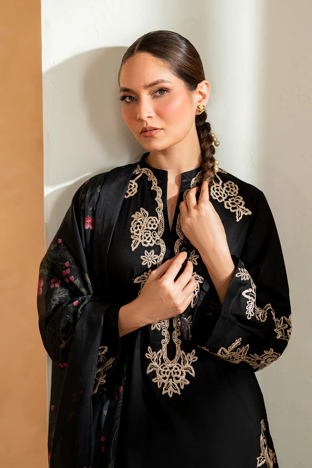 IZNIK- 3PC LAWN EMBROIDERED SUIT-NEL-4019