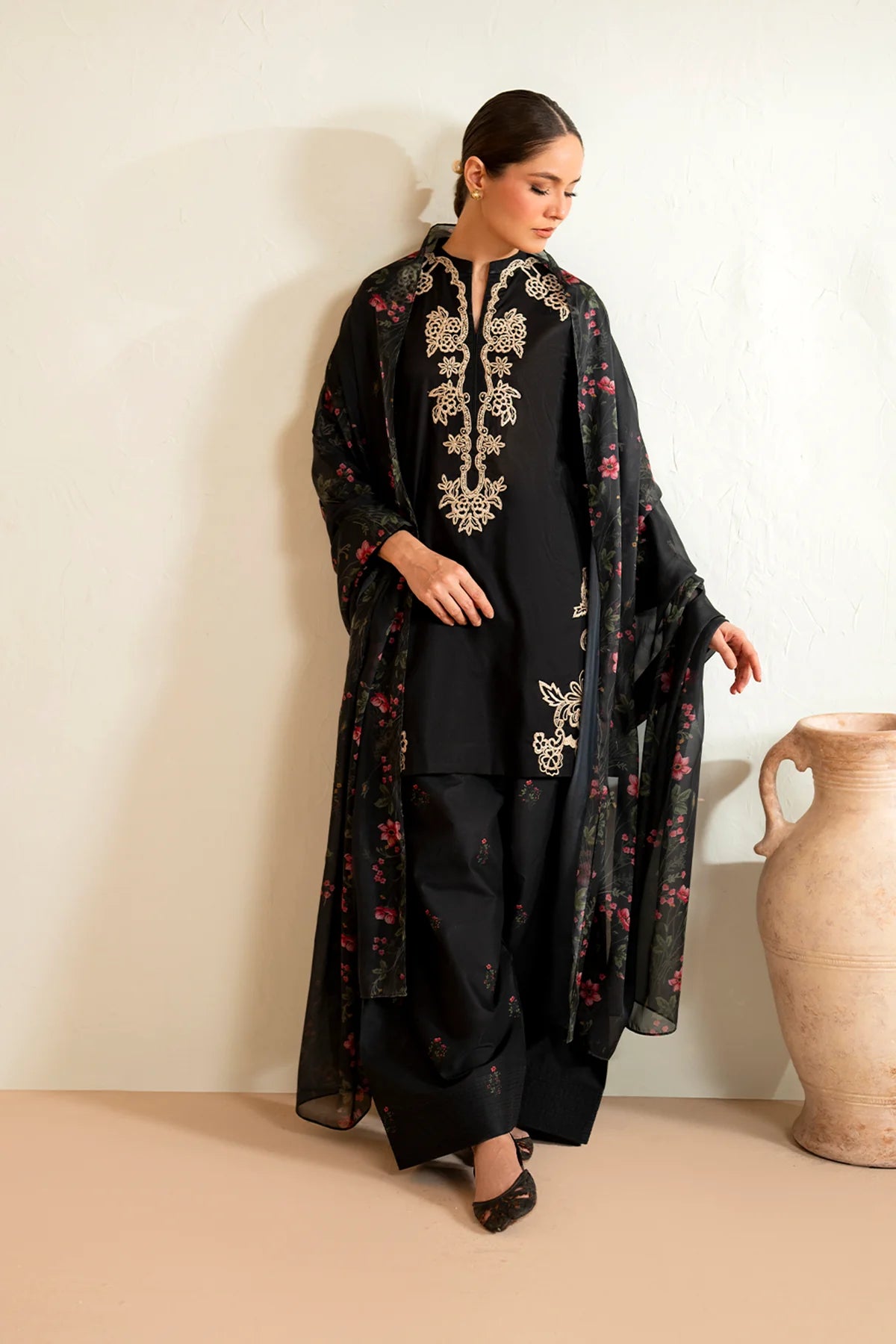 IZNIK- 3PC LAWN EMBROIDERED SUIT-NEL-4019