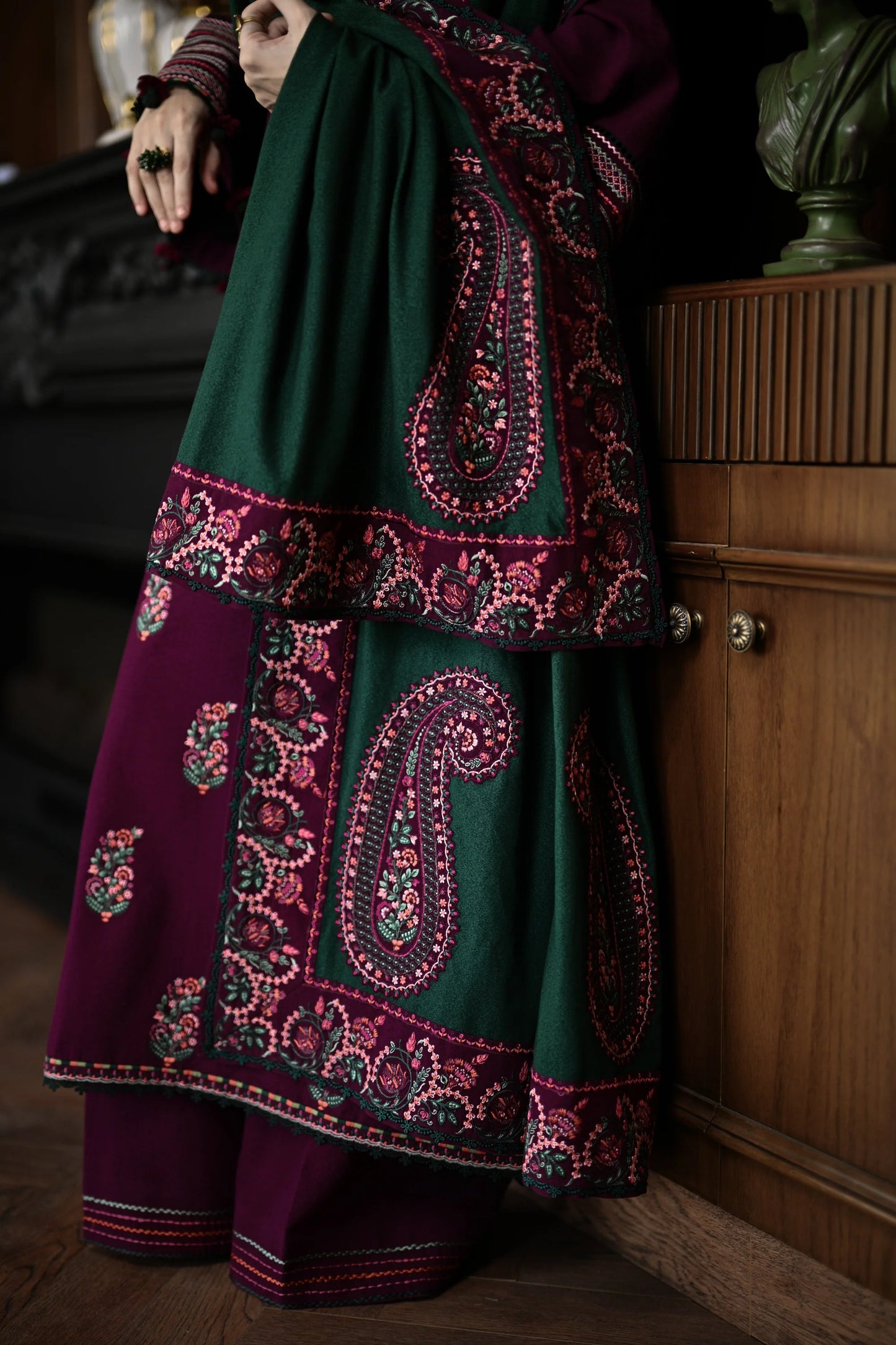 BATIK-3PC LAWN  EMBROIDERED SUIT-NEL-4009