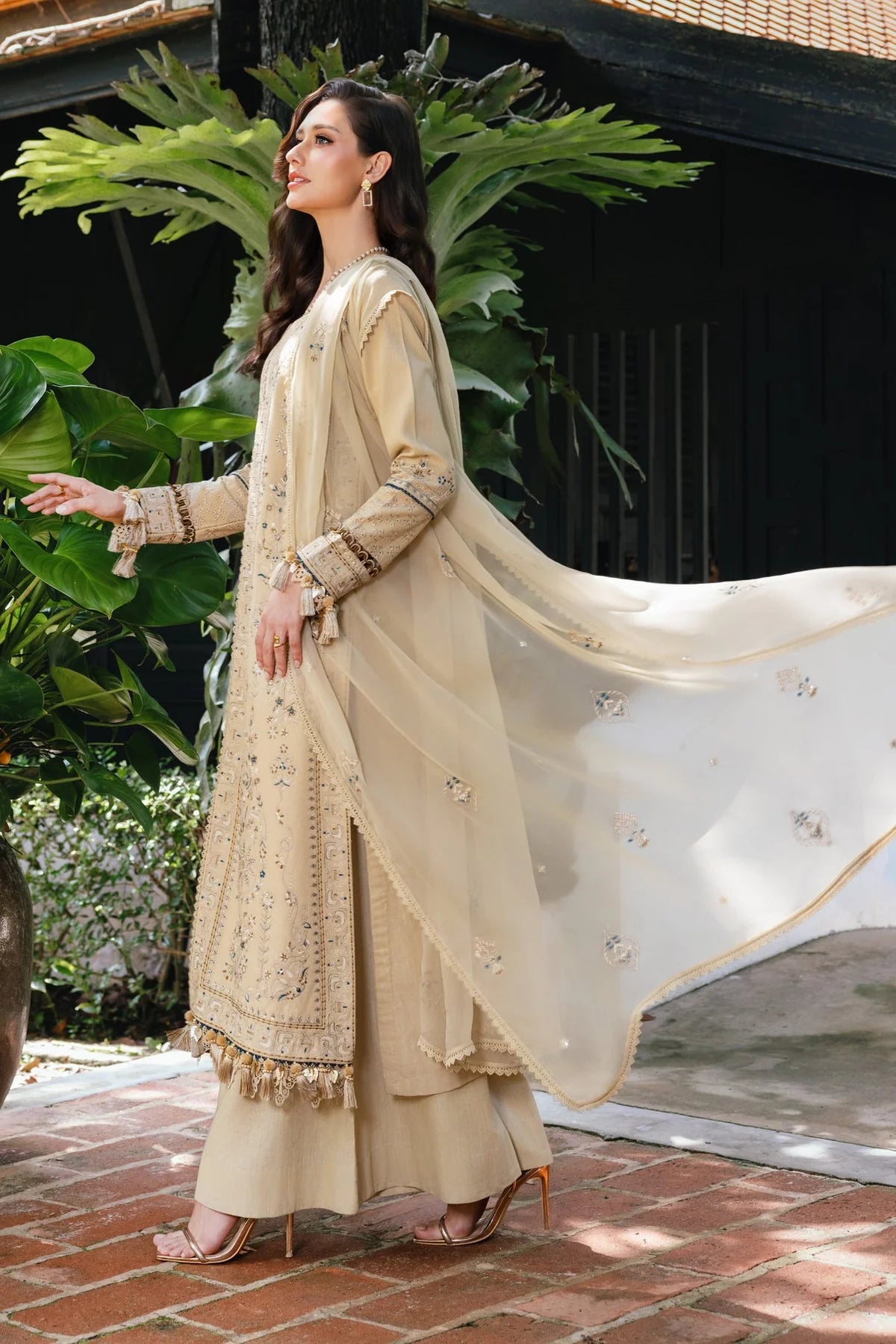 ETHNIC-3PC LAWN EMBROIDERED SUIT-4038